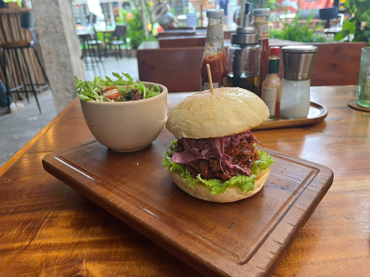 Best Fast Food Burger Options|Juicy & Affordable Picks