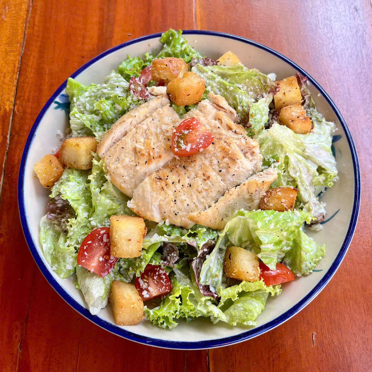 Refreshing vegetable platter with creamy dip
